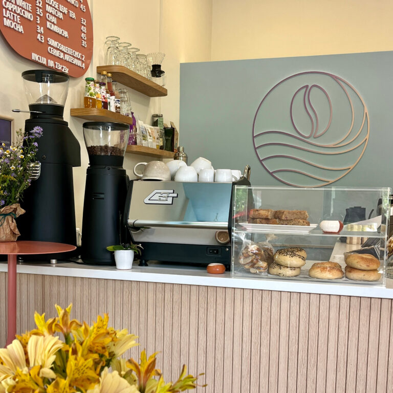 cafeAtaraxia, a coffee roastery and bagel shop in Parede, runs its books on LucroVista.